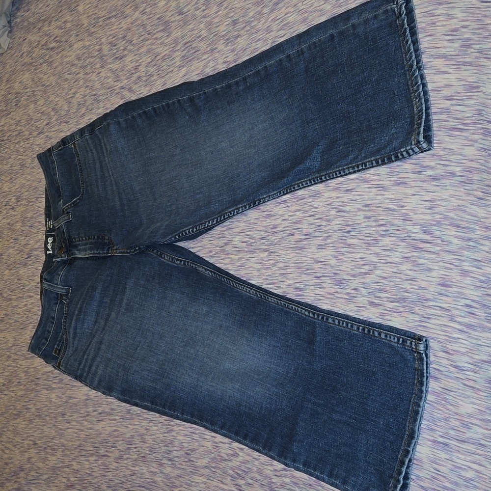 Lee Women's Regular Fit Mid-Rise Capri Medium Wash Size 10 NWOT